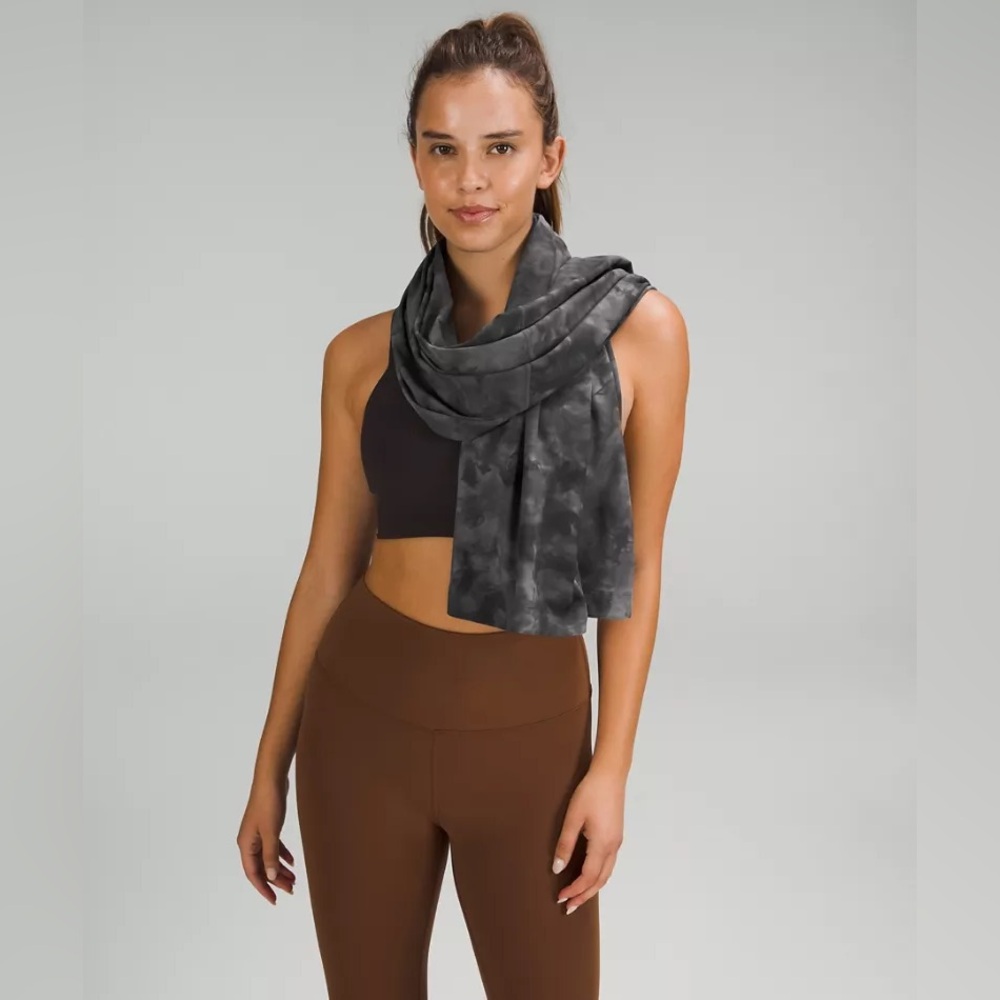 Lululemon Customizable Nulu Snap Scarf NWTs
